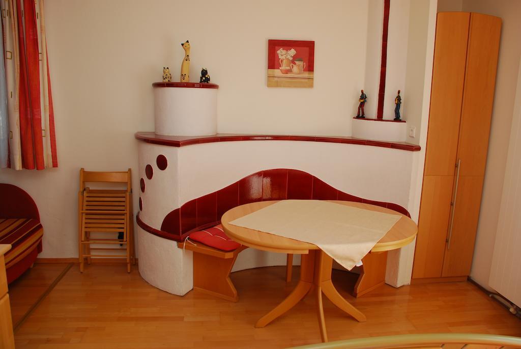 Fewo Wassertheurer Tropolach Room photo